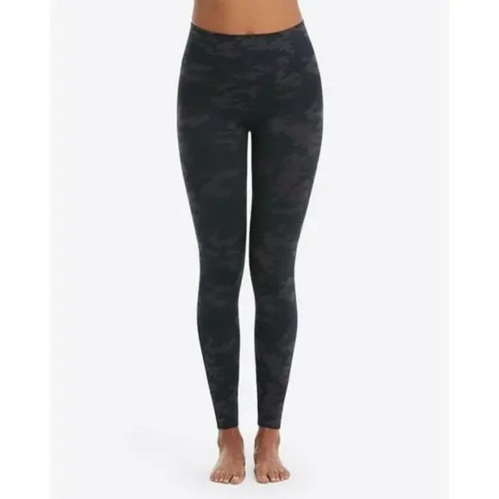 Spanx Look at Me Now Seamless Leggings Size XL Black Camo Slimming FL3515